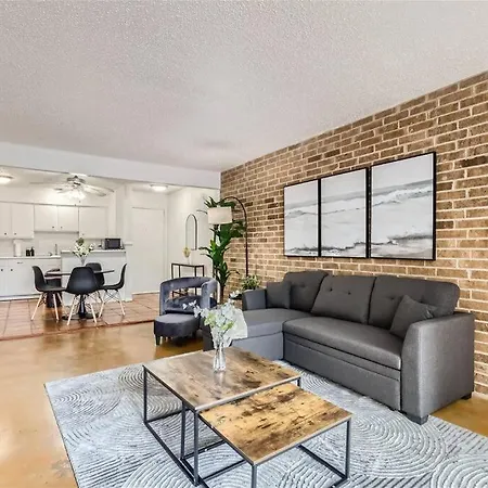 Your 2B Getaway - Walk Dtwn - Sleeps 6 - Pool And Prkg